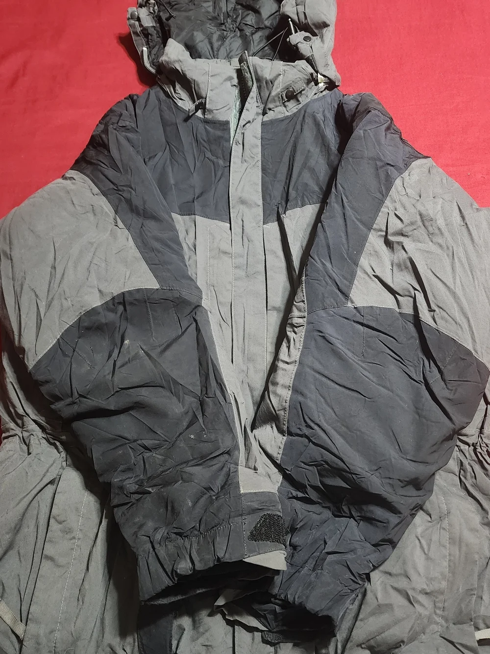 The North Face Men’s Gray & Black HyVent Insulated Hooded Jacket